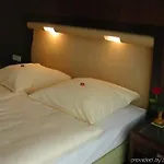 Royal 3*